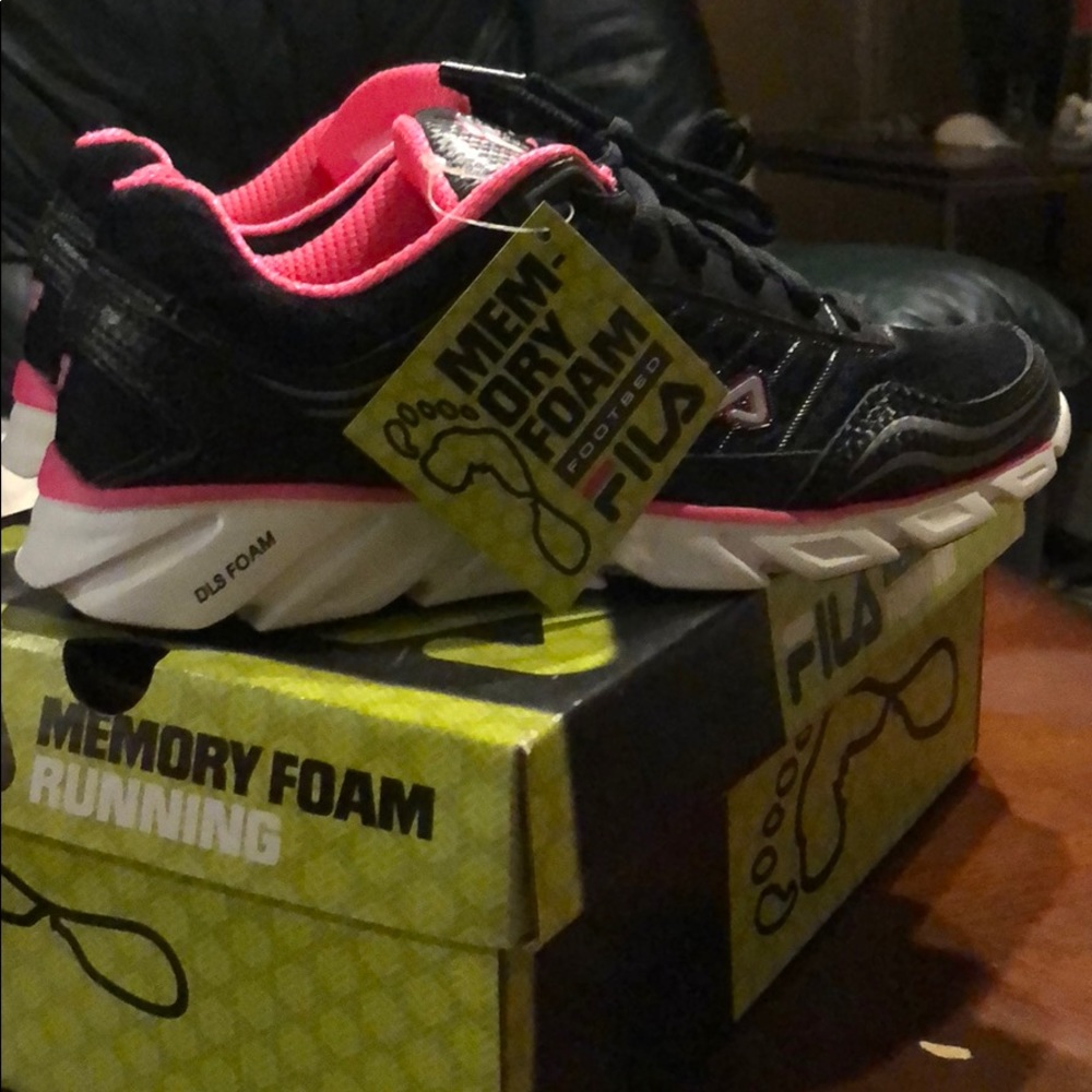 FILA Woman’s Running Sneaker size 6 1/2